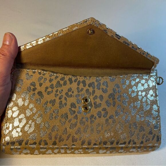 🐆 LODIS convertible wristlet crossbody wallet foiled silver & tan suede le… - Picture 6 of 8